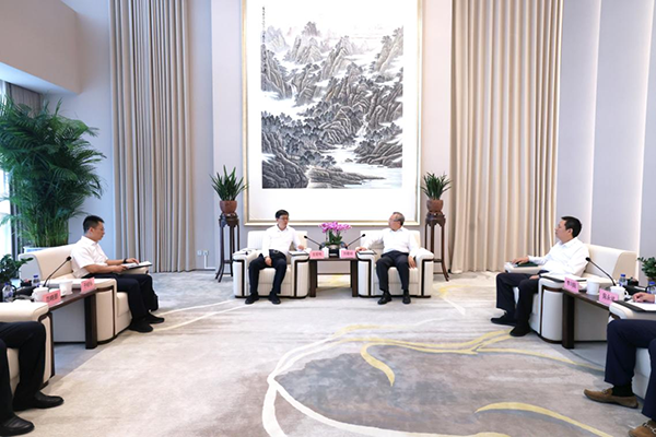 欧博会见新疆维吾尔自治区塔城地委书记支现伟